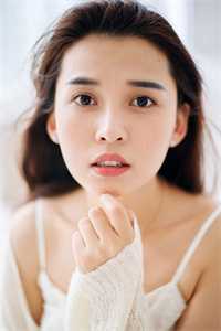 穿越小白脸，女帝只想要我畅销巨著