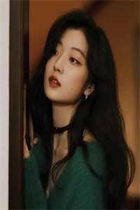 精品文穿越小白脸，女帝只想要我