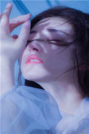 穿越小白脸，女帝只想要我畅读