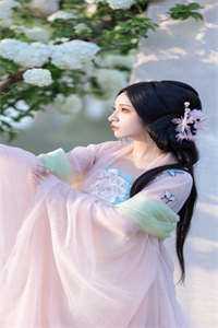 离婚后，前军嫂她靠实力暴富畅读精品