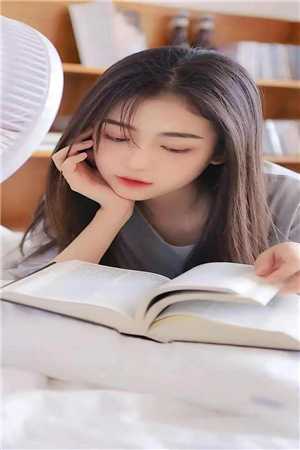 啥？开学他就拿下校花了热门
