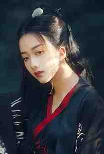 穿越小白脸，女帝只想要我完整